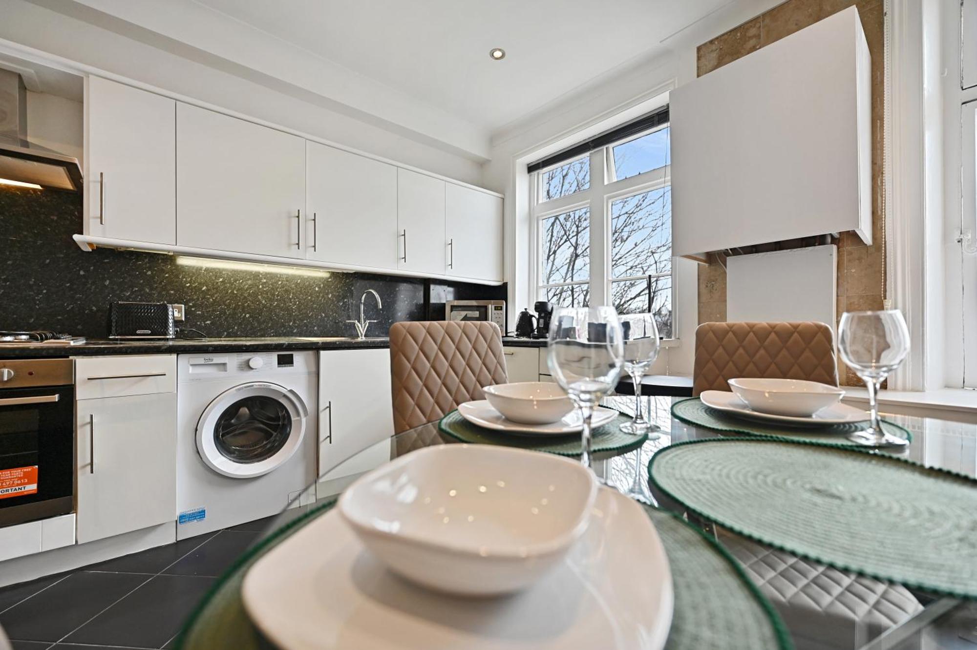Beautiful 2 King Size Beds 2 Bath- Sleeps 5 In Earls Court Lejlighed London Eksteriør billede